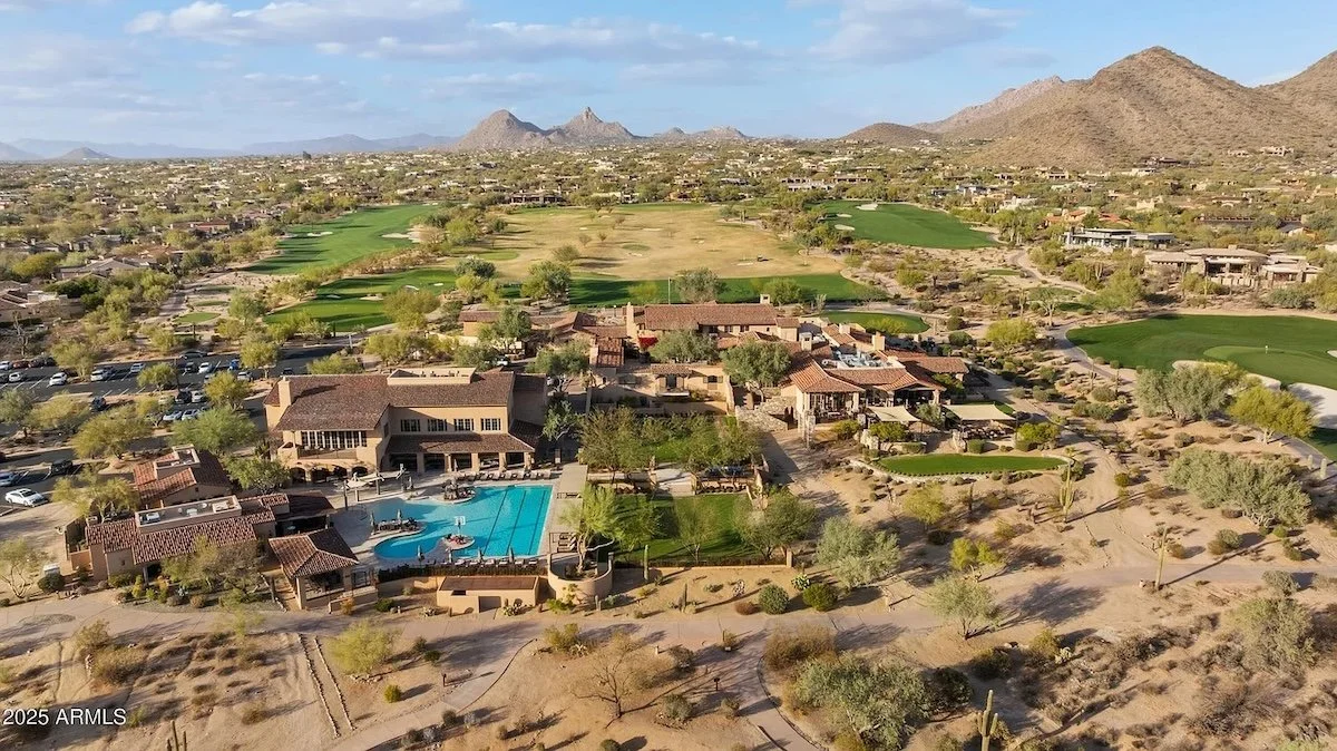 Aerial view of luxury homes in Scottsdale Arizona with mountain views