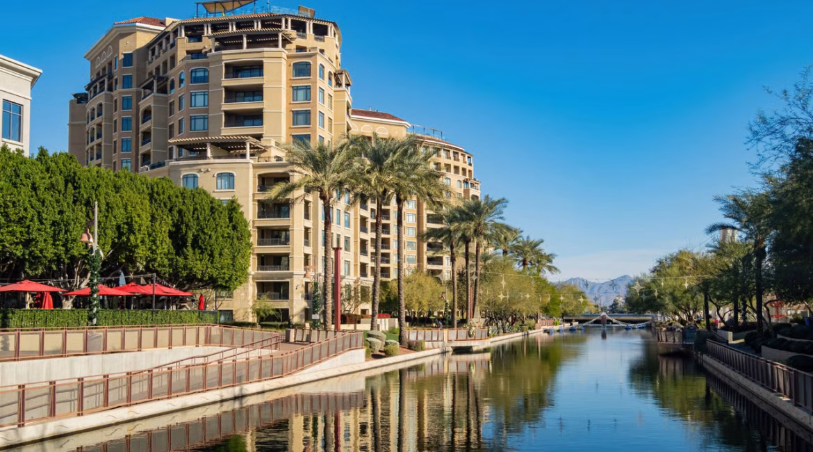 Restaurants and shops in Old Town Scottsdale, minutes from South Scottsdale